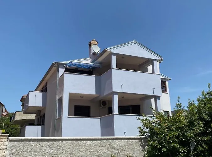 Lungomare Appartement *