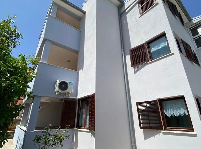 Lungomare Apartman Póla